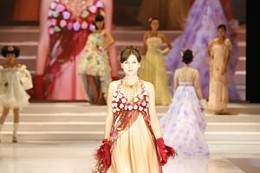 中國(guó)上海婚博會(huì)上國(guó)際婚紗禮服流行時(shí)尚發(fā)布 中國(guó)上海婚博會(huì)上國(guó)際婚紗禮服流行時(shí)尚發(fā)布
